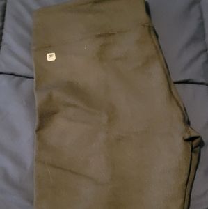 fabletics capri leggings black